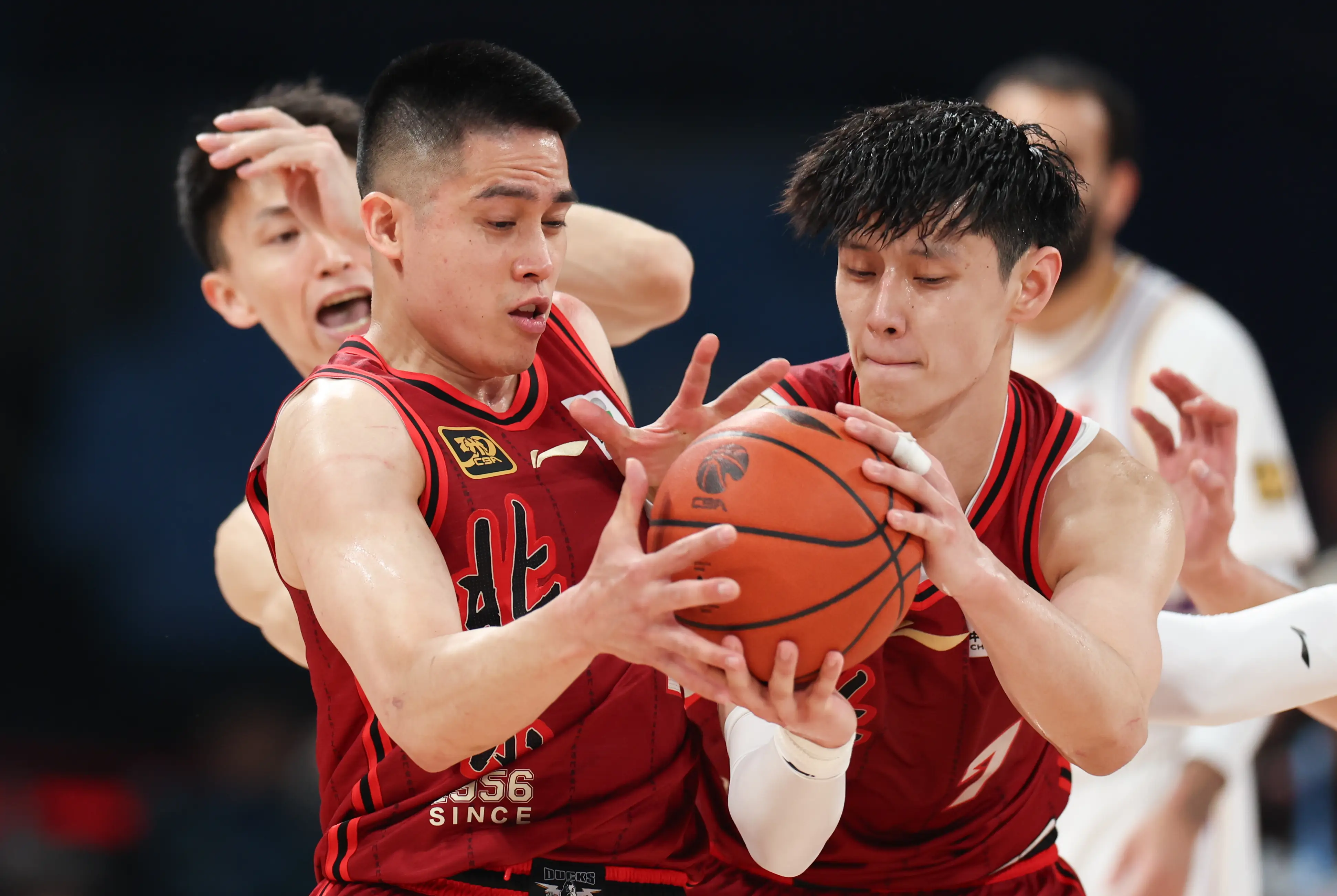 开云-包含CBA季后赛清晨走向成谜，达拉斯独行侠篮板制胜，媒体盛赞，训练强度明显提升的词条