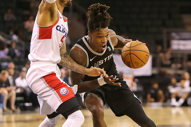 开云-窗口期圣安东尼奥马刺调整名单以备NBA总决赛；临场应变环节打磨；更衣室稳定；球探报告显示潜力的简单介绍